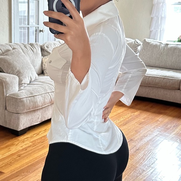 Stunning white Italian button up collared top😍 - Picture 3 of 4